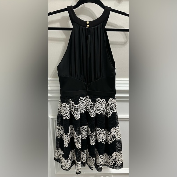 Guess Black and White Lace Mini Halter Key Hole Sheer Back Dress size 2 - Picture 7 of 8
